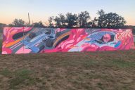 Réalisation finale d’un mur graffiti collectif lors d’un team building créatif MadCityZen. | © MadCityZen